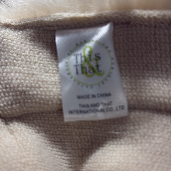 This & That fur trimmed cape - Picture 8 of 10